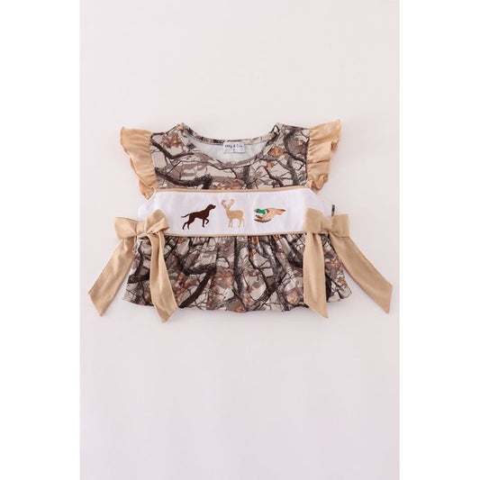Camouflage-themed children's outfit with ruffled top with a dog deer and dog embroidered in the center on a white stripe n a white background