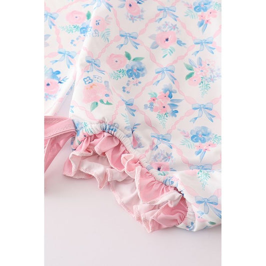 zoomed in view of the ruffles on the leg side